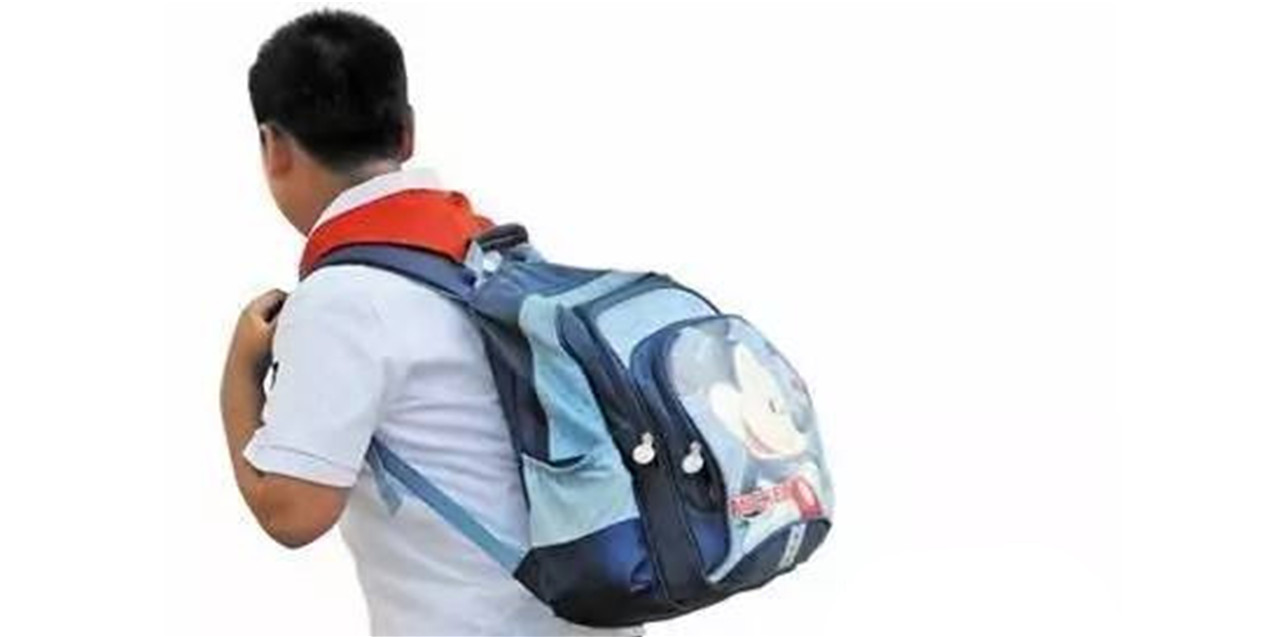 what-is-the-correct-way-to-carry-student-bags-01 what-is-the-correct-way-to-carry-student-bags-01